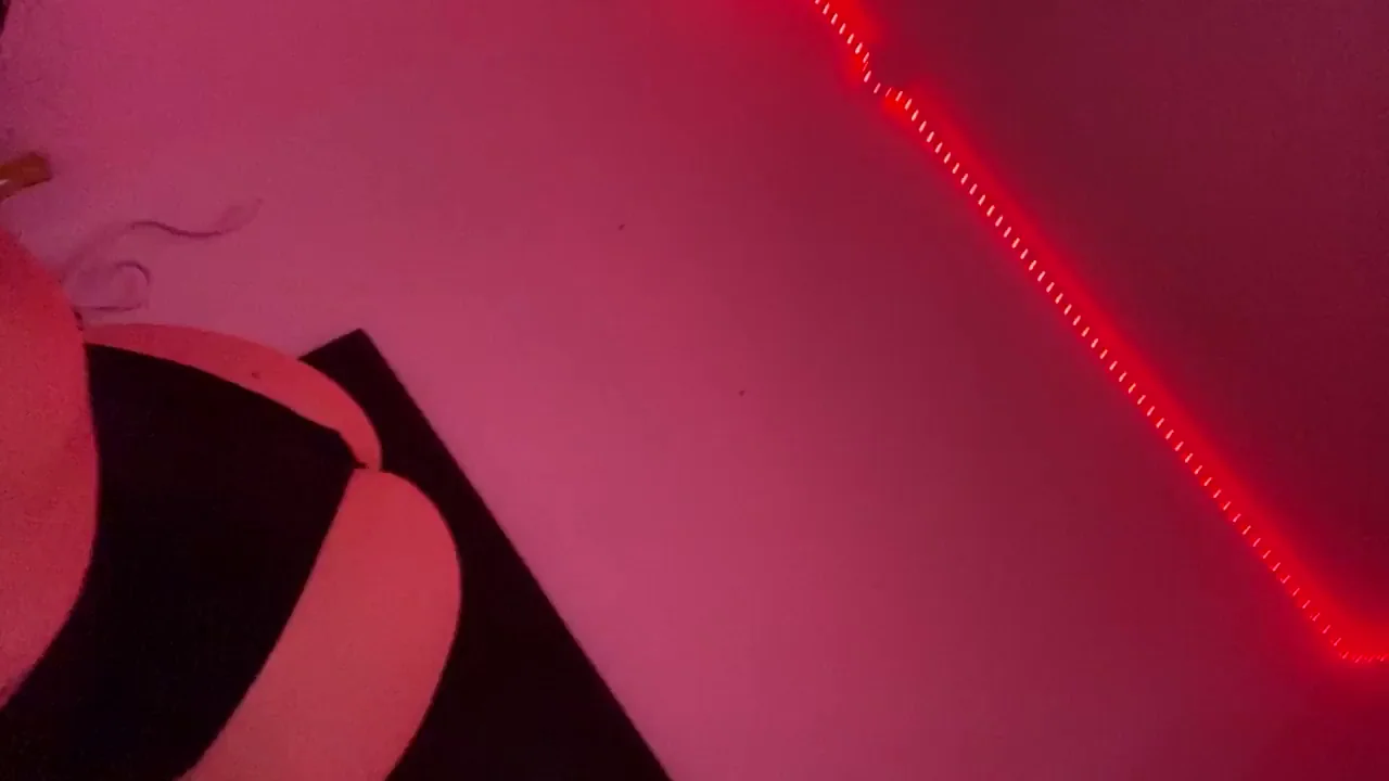 I love sliding a cock inside me