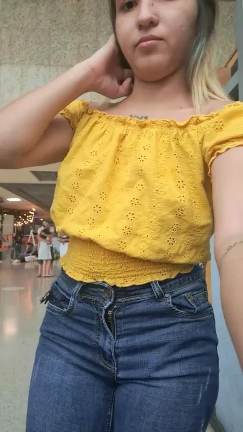 Public Mall Flash Gets Me Dripping Wet 😈👅