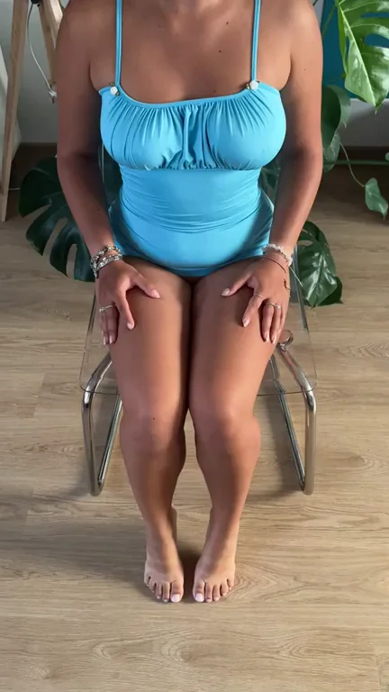 [TW] Massive milkers in petite body 😁Œ