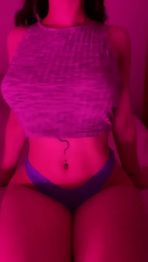 Small waist, big boobs 😁˜