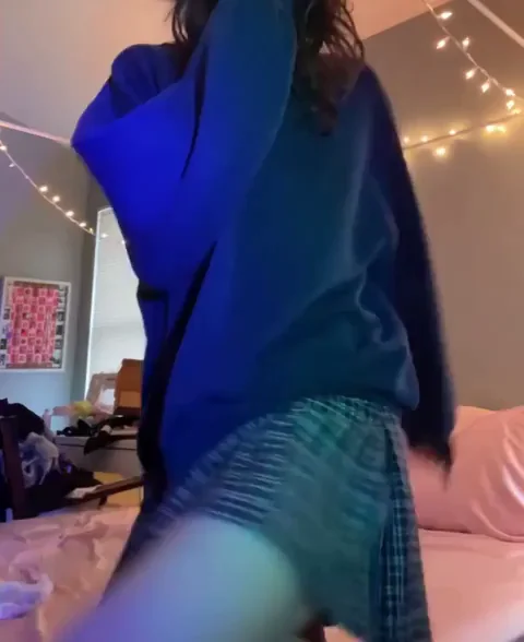 do i look good in this skirt ðŸ™ˆ