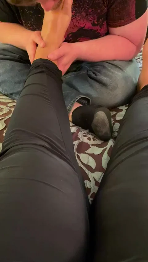 It's a perfect day to worship feet. Happy Monday