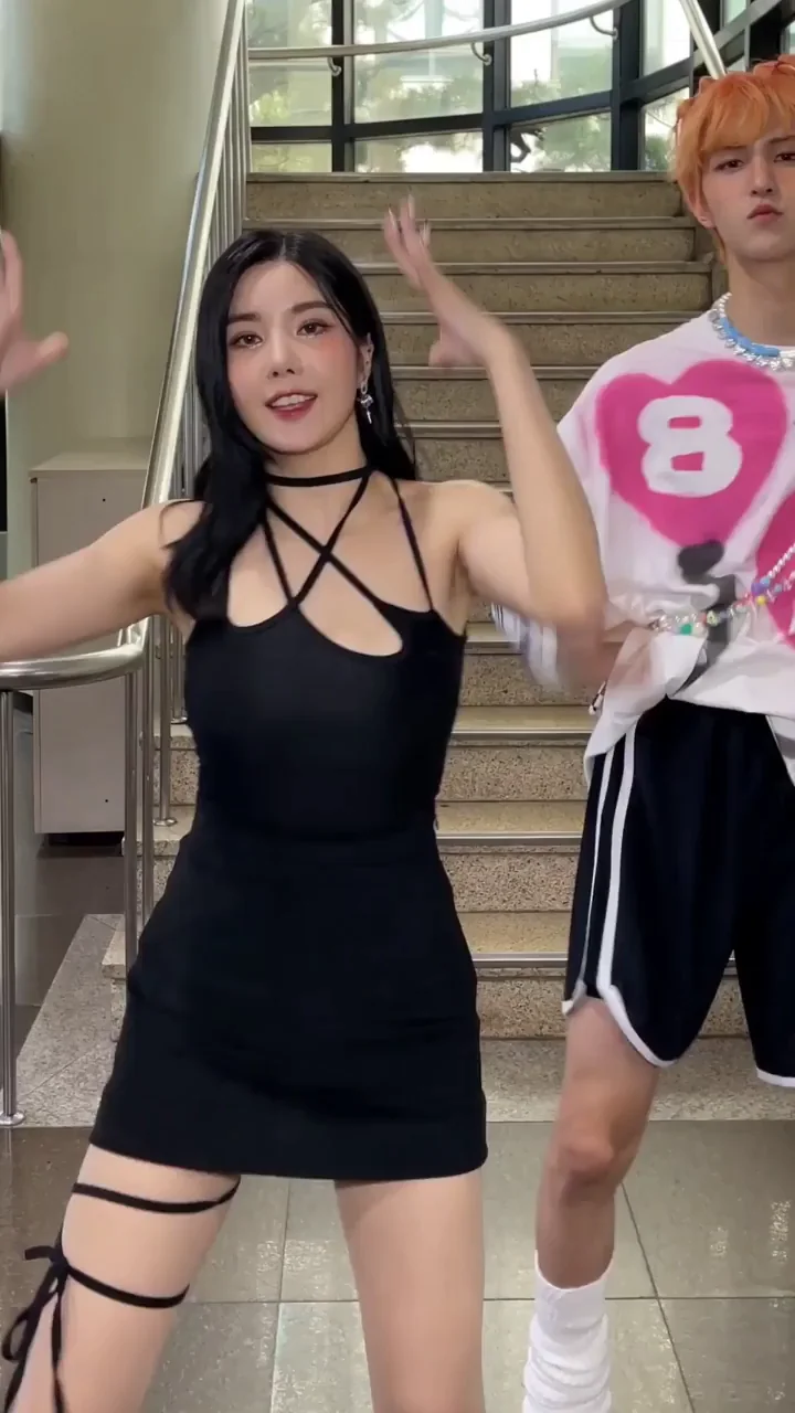 🔥 Kwon Eunbi's Slutty Black Dress Dance Tease 💋
