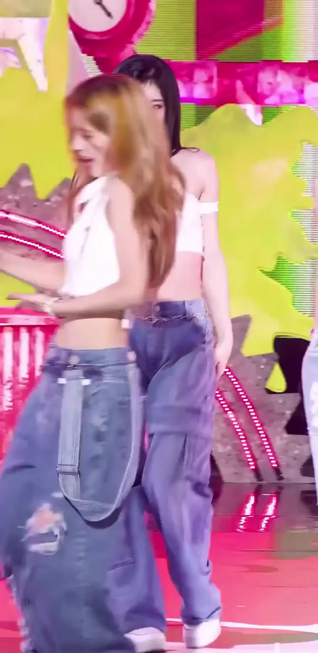 🔥 ITZY Chaeryeong Slutty Dance Tease 💦