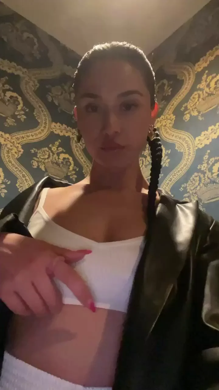 Flashing in public 🤤·ðŸ»"â™€ï¸