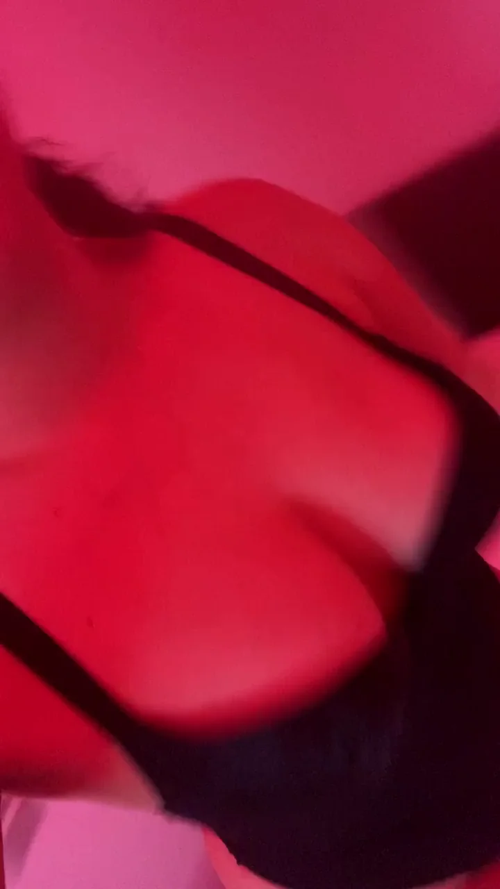 I love sliding a cock inside me