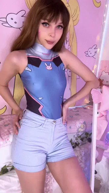 Petite Cosplay Kitty Teases Her Juicy Ass in D.Va Bodysuit