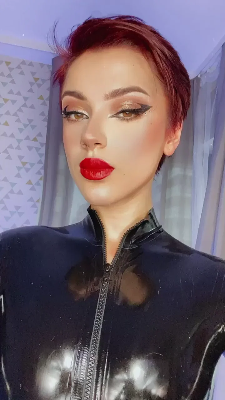 Shiny Latex Domina Inspects Her Slick Curves: 'Am I Shiny Enough?'