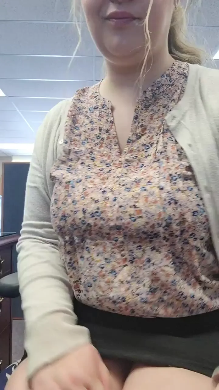Would I be your favorite thick coworker?