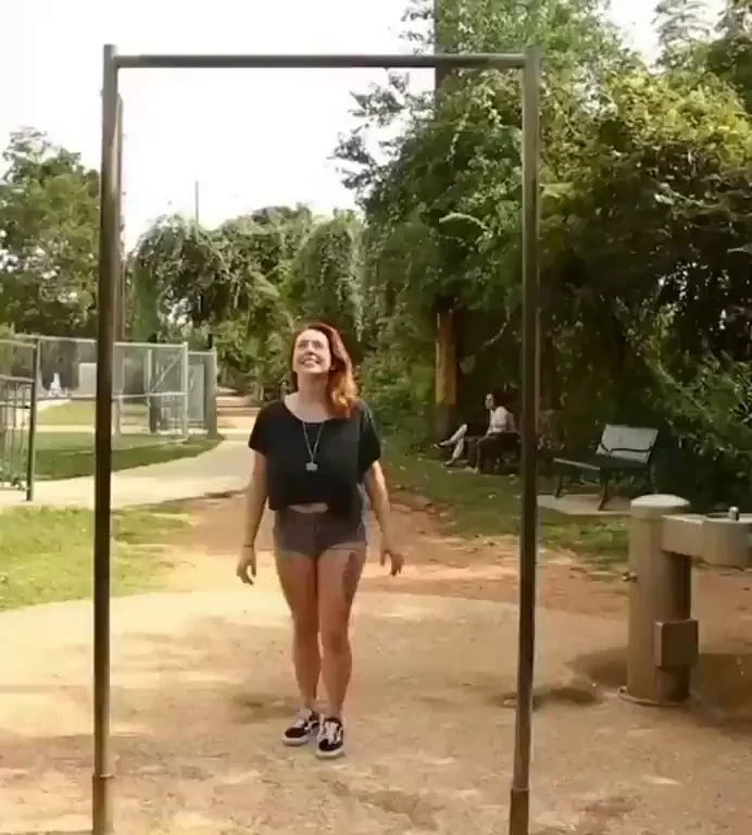 Bouncing on a horizontal bar