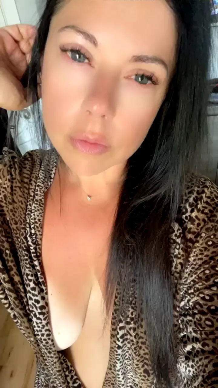 My husbands at work, would you come over and fill me?