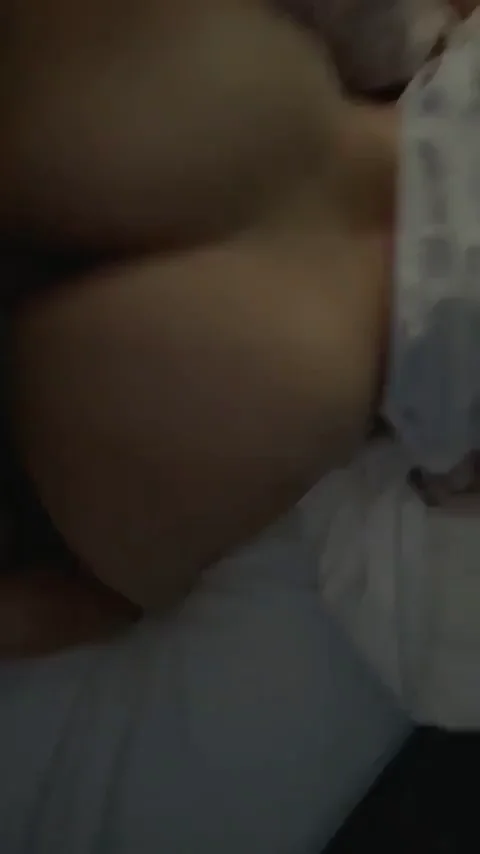 Come join us and let him switch between fucking us both😈