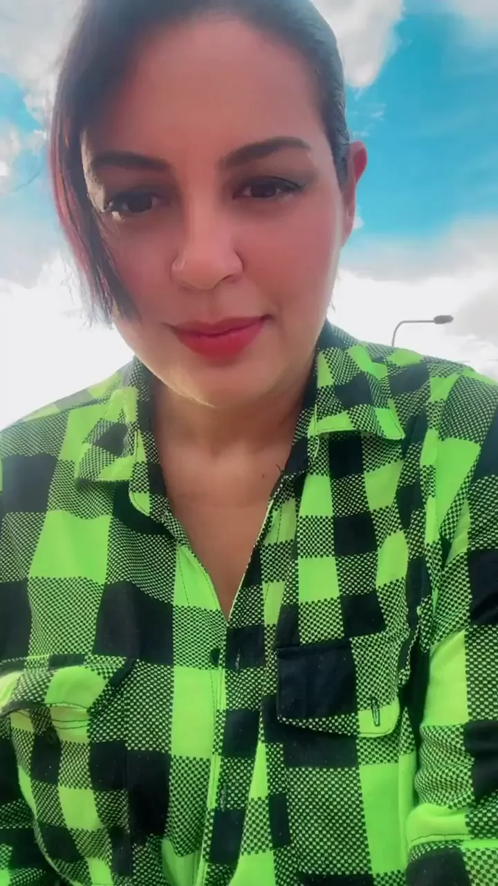 Latina Hottie Shakes Her Massive Tits 🔥🍑