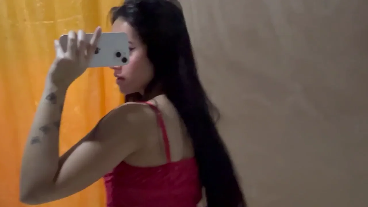 Curvy Hottie Teases: Wanna Eat My Juicy Pussy? 😈🍑