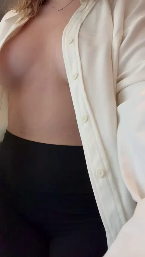 All-Natural Busty Petite Babe Teases Tits 🔥🍈🍈