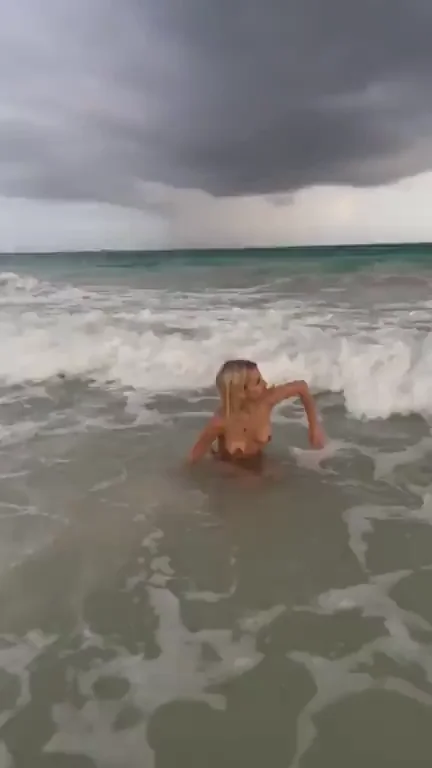 Who wants to suck on my salty boobies? ?