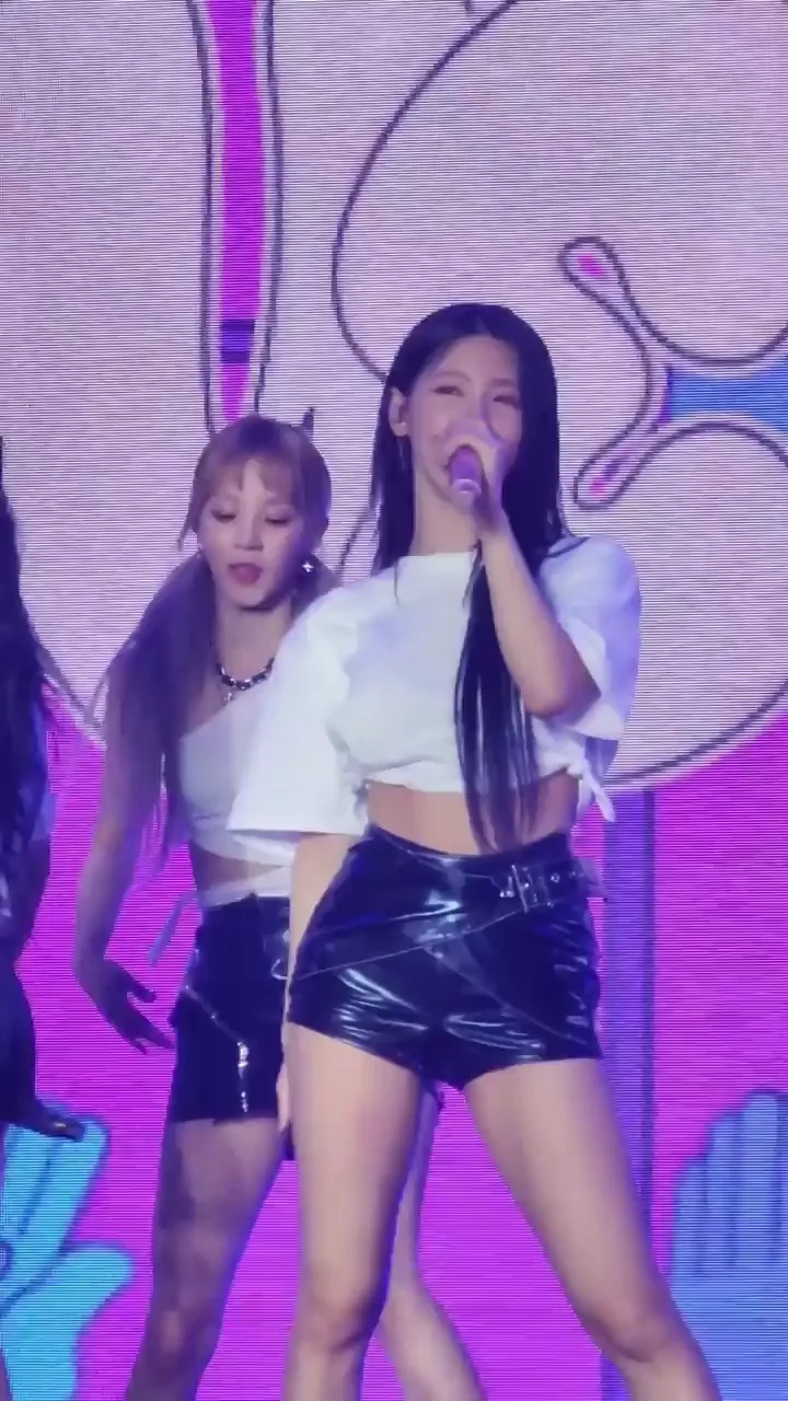 Miyeon from (G)I-DLE Shaking That Juicy Ass in Shiny Shorts