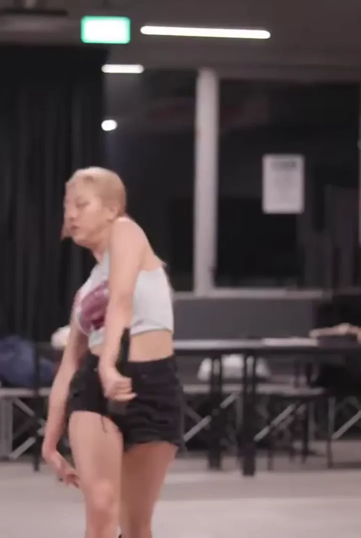 🔥 Ex-CLC Seungyeon Blonde Bombshell Dance Tease 💦