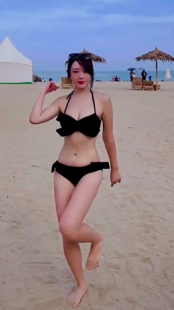 🌴 Rin from Minimani's Steamy Black Bikini Beach Tease 💦
