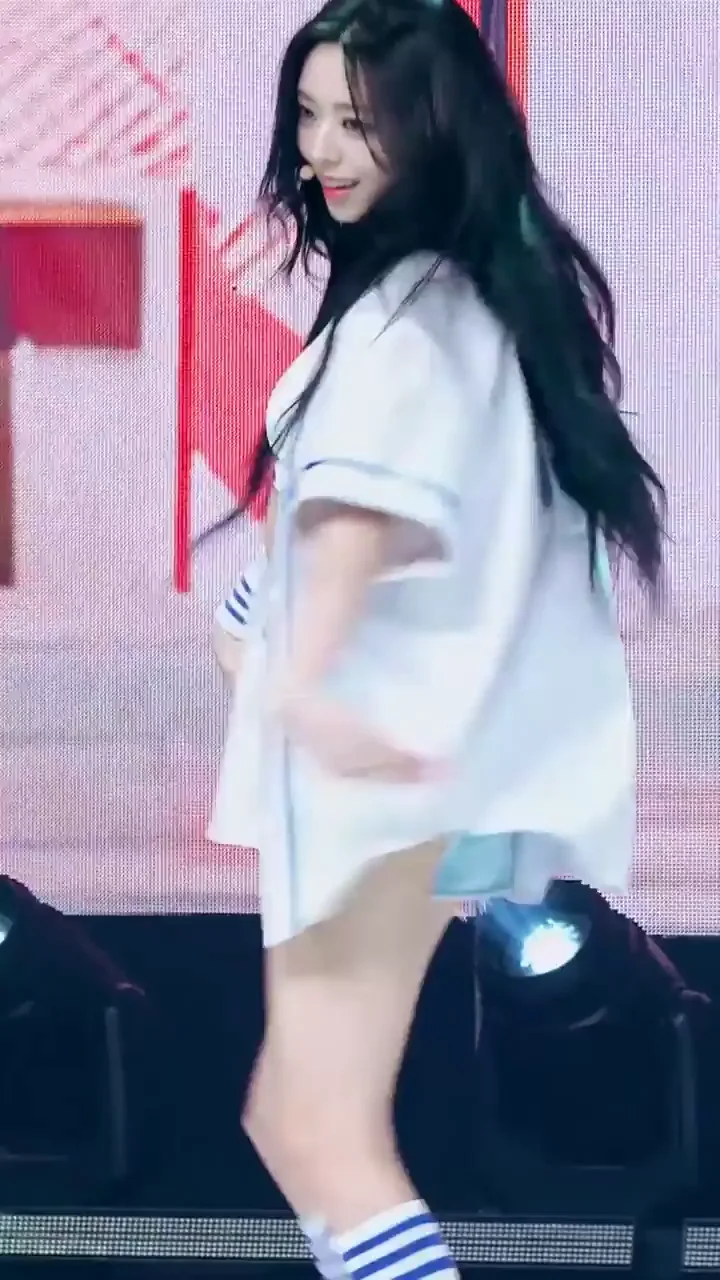ITZY Yuna Slutty Dance Tease in Tight Shorts