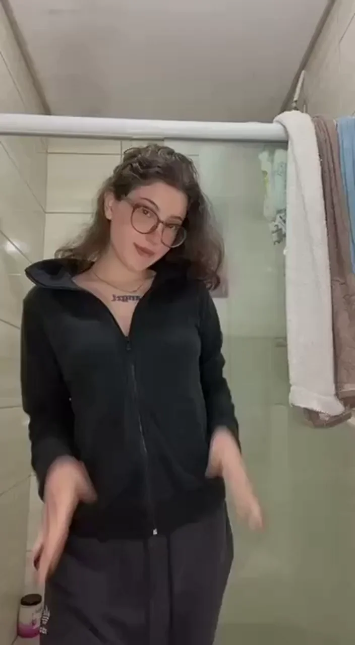 Cum Quick? No Prob, Babe – Round 2 with This 18F Shower Slut 😏💦