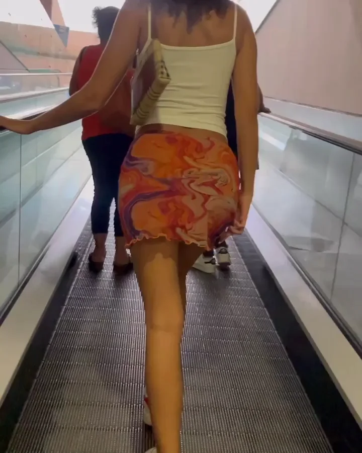Waking Up to This Juicy Ass View on the Escalator Every Morning? 😈🍑