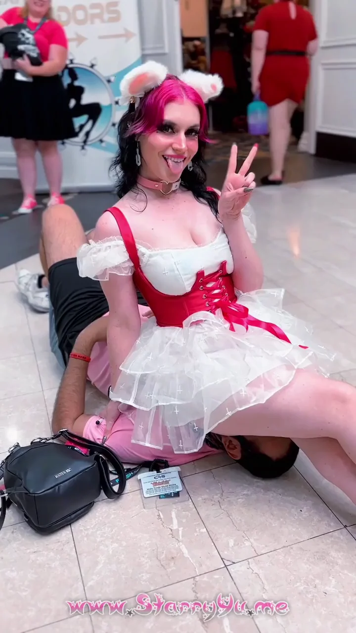 EGirl Smothers Dude with Juicy Ass in Public Face-Sit Fest 🍑😈 UWU