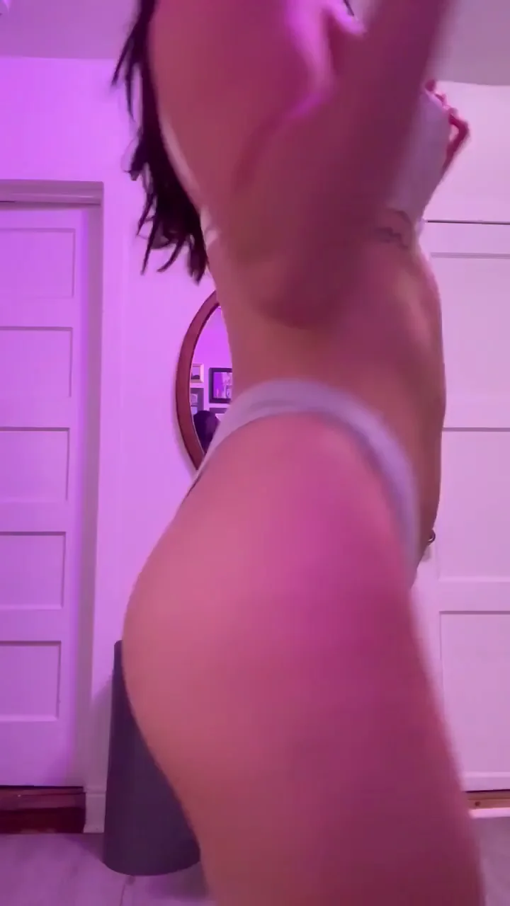 Which hole would you use first? Cum let me know 😈