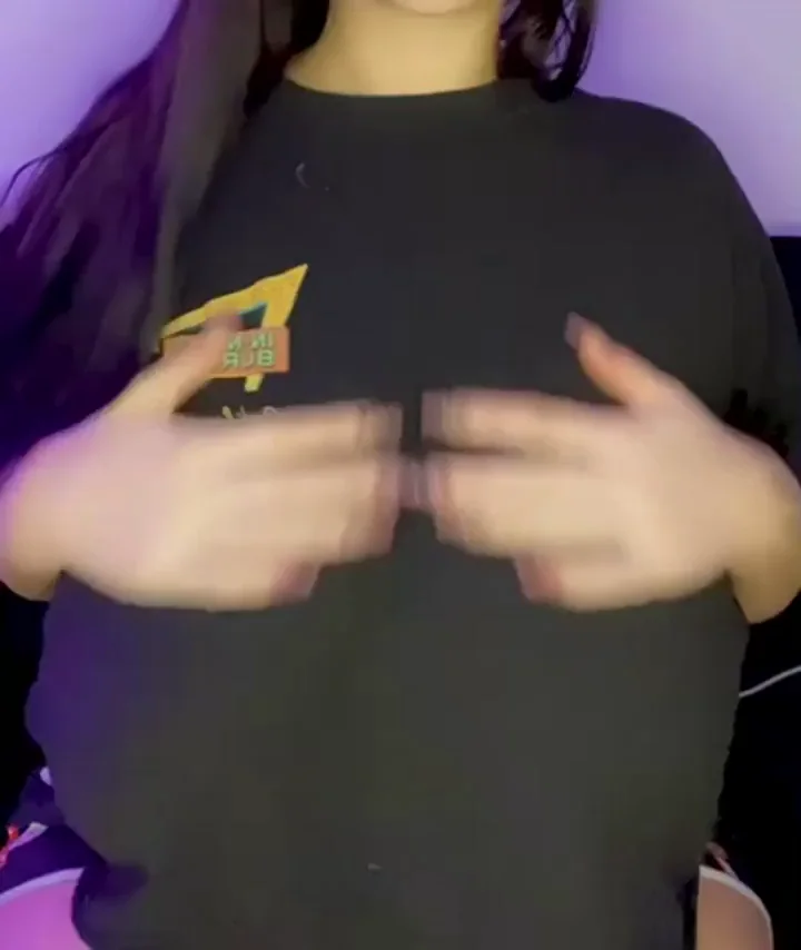 Natural Saggy Titties Tease 💦👅