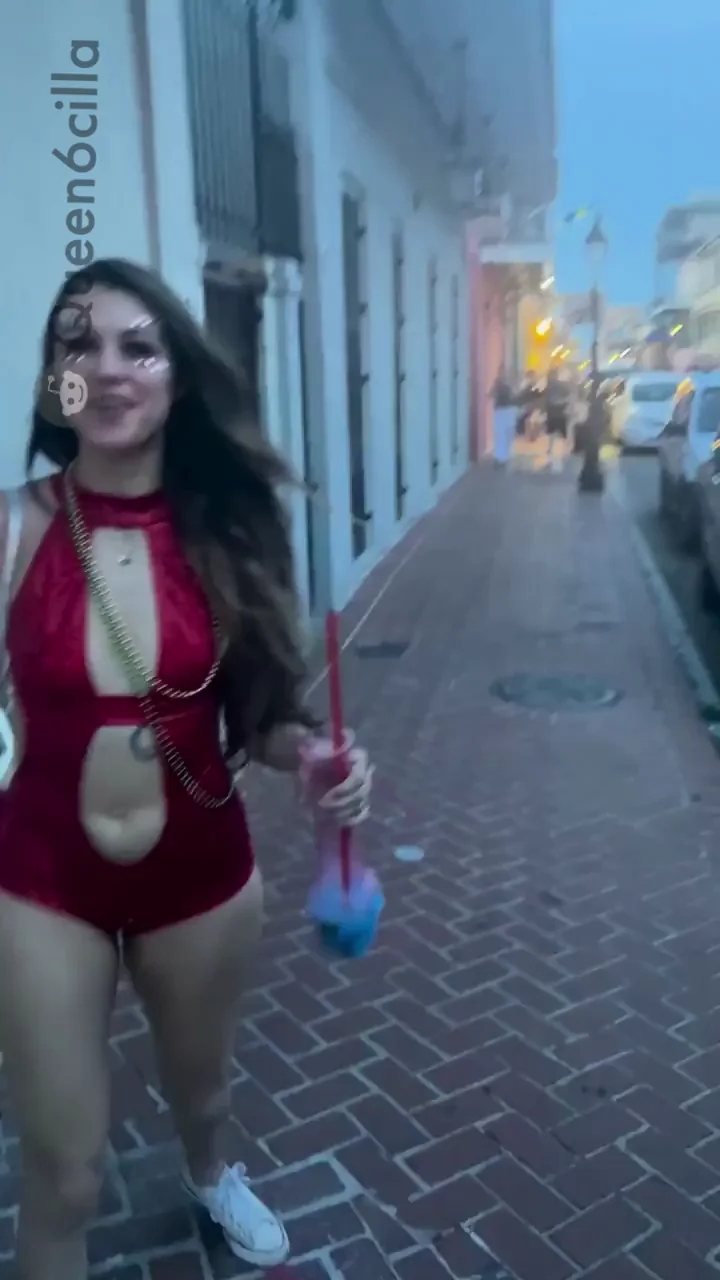 Little Titties Pop Out to Breathe on the Street 😈🍒