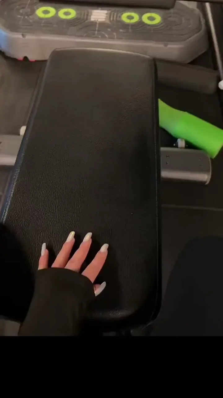 Intrusive thoughts about twerking wins this time in the gym :)