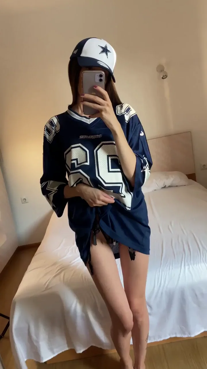 Skinniest Slut on Reddit Teases in Cowboys Gear 😈💦