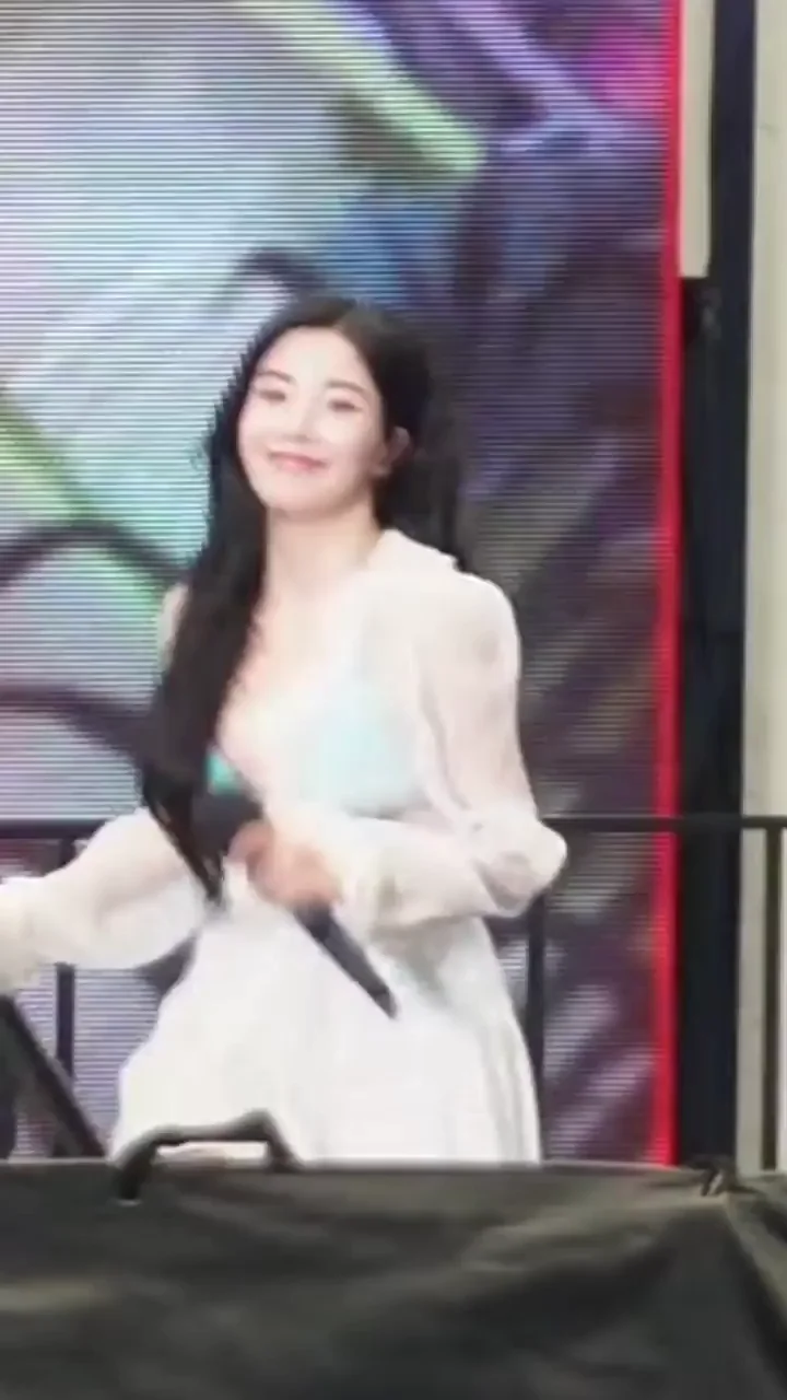 🔥 Kwon Eunbi's Sheer Skirt Tease on Stage 💋