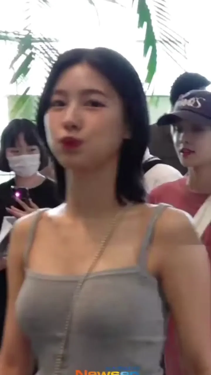Miyeon (G)I-DLE Teasing in Tight Gray Mini Dress & Tank 😍🍑 Kpop Fap Fuel