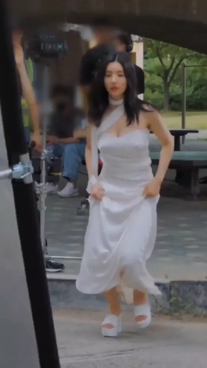 Kwon Eunbi's Slutty White Dress Tease 😍👗💦