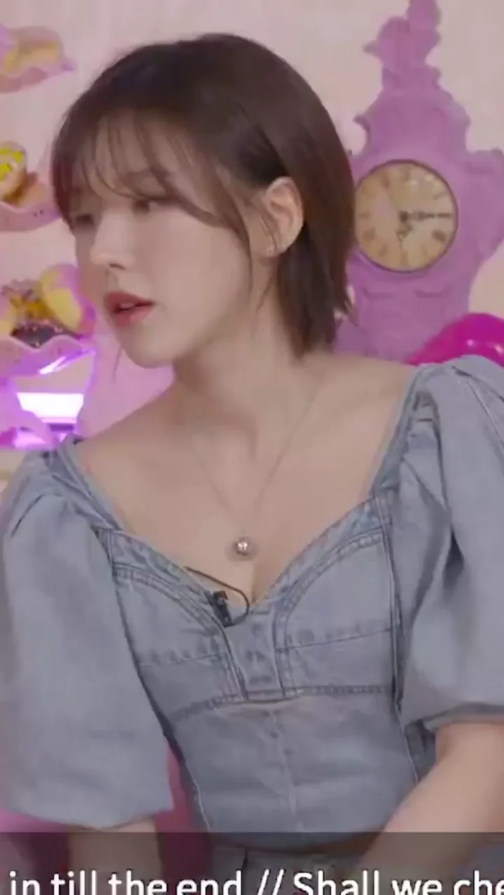 Red Velvet Wendy: Bunny Slut Tease in Denim Cleavage Fest