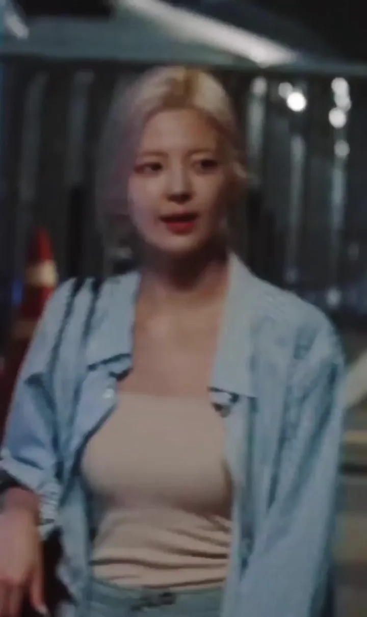 ITZY Lia Blonde Bombshell Tease in Open Shirt