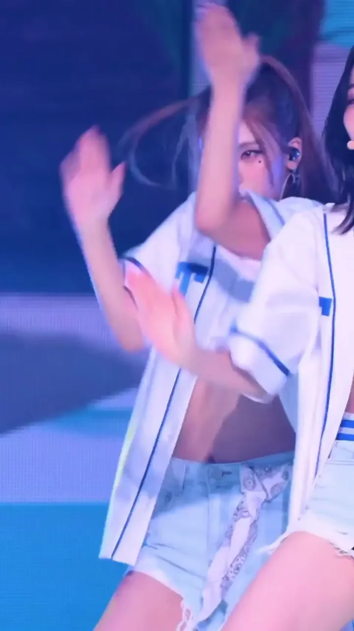 🔥 ITZY Yeji's Slutty Baseball Shorts Dance Tease 💦