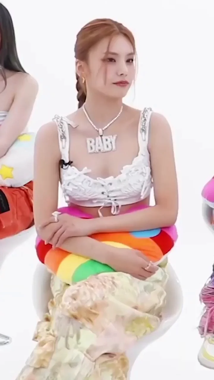 Yeji from ITZY Teasing in Lacy Baby Top & Rainbow Floatie 😍🍑
