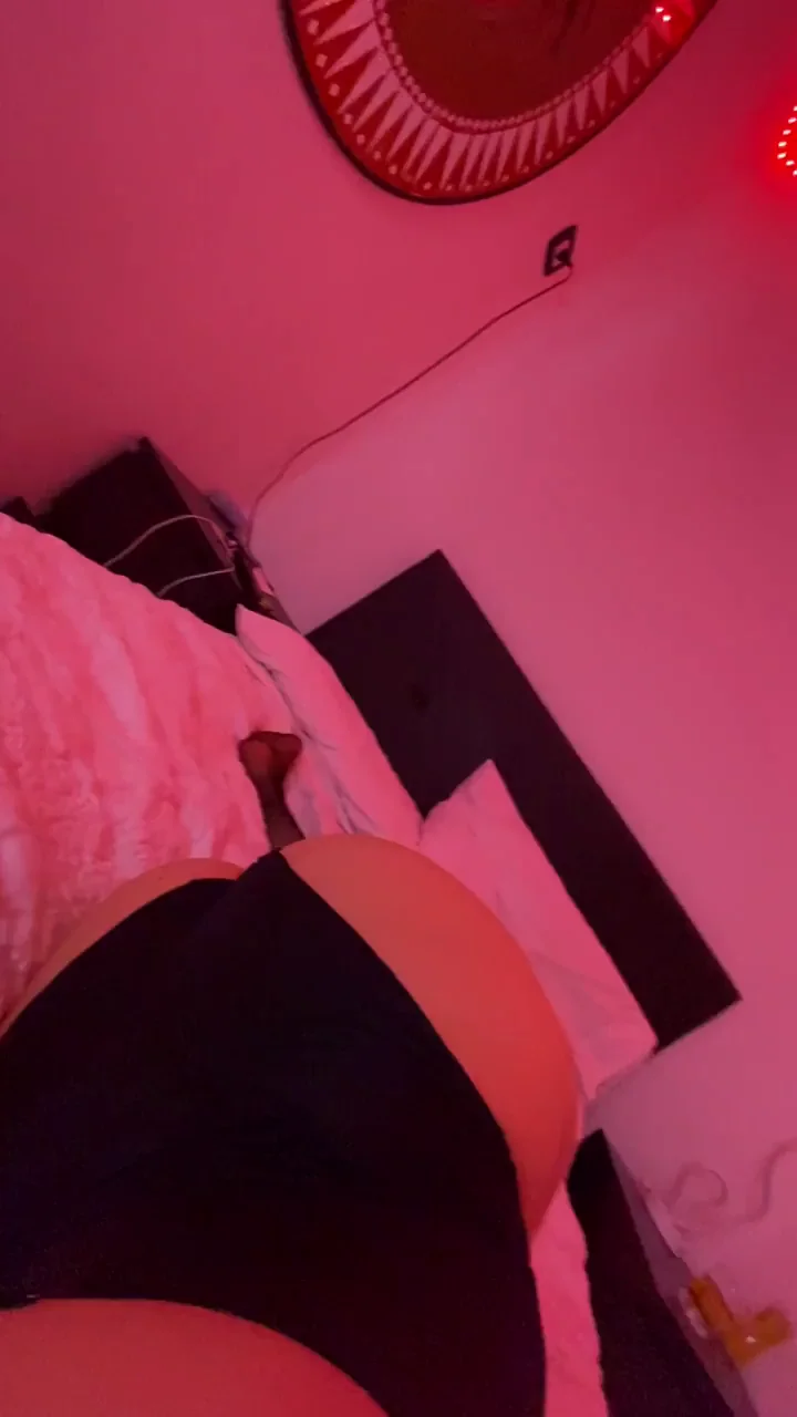 Bouncing My Juicy Ass 'Til You Explode 💦🍑