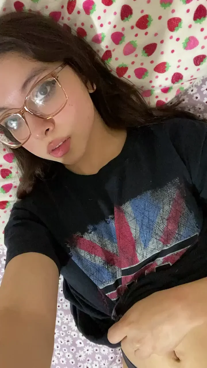 Thick-rimmed just like my ass ðŸ«¶ðŸ«¶