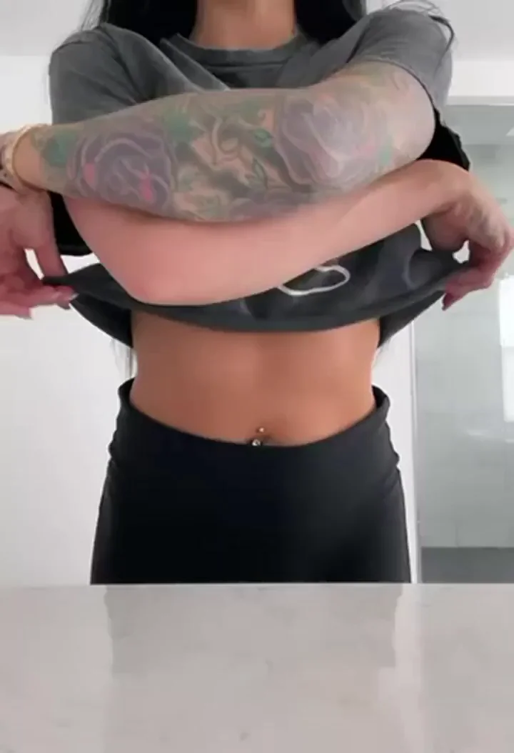 🖤 Tattooed Gym Slut Flashes Her Massive Tits Pre-Workout 🔥