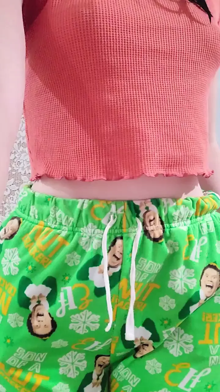 Thick White Babe's Juicy Ass Tease in Leprechaun Pants