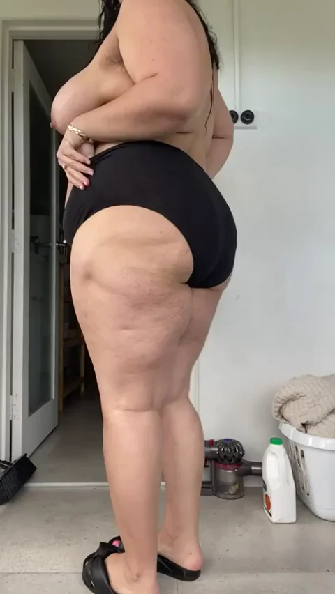 Raw Thick PAWG Shakes Her Massive Booty & Tits 🍑💦