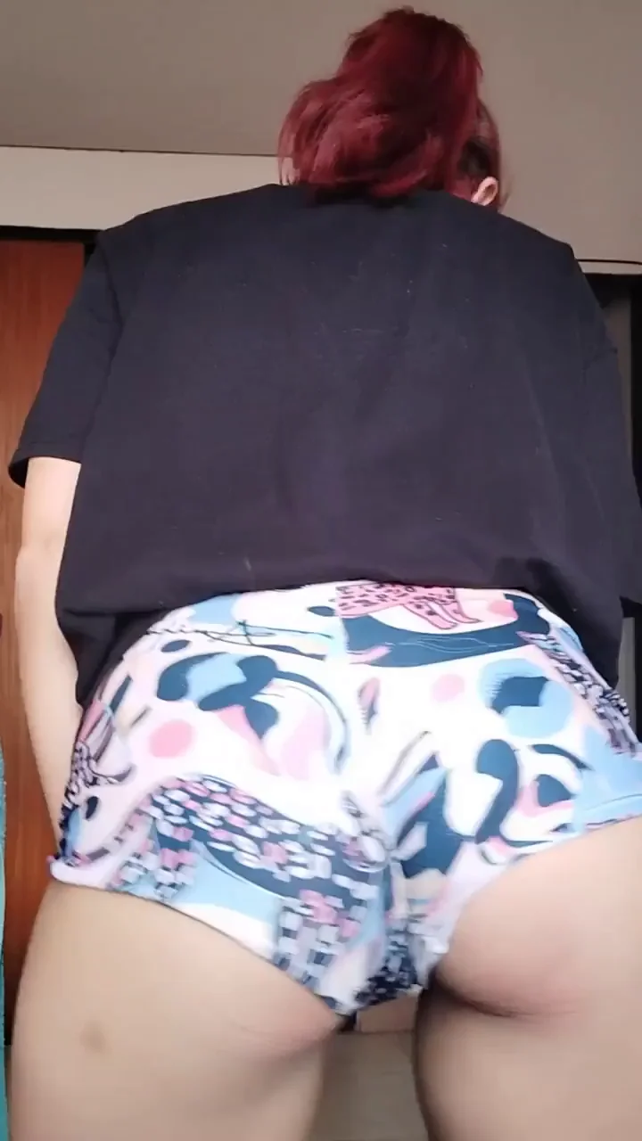 Redhead Amateur Slut Twerks Her Massive Ass in Tight Shorts