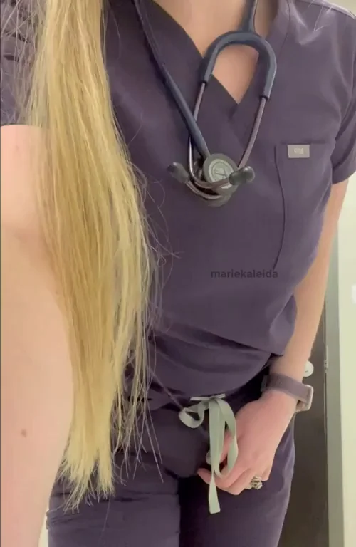 I’m the popular one at the nurses station, I wonder why ;) [oc]