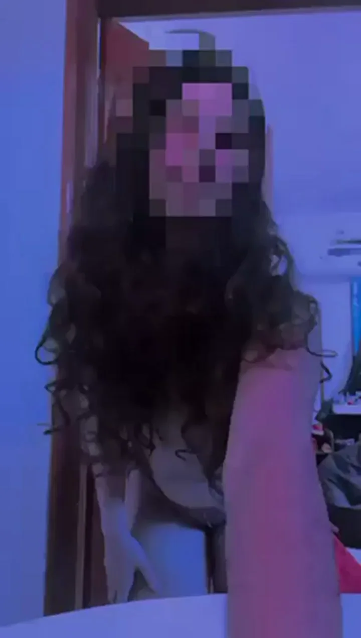 [F] My husband is away so I found my way here ☺️