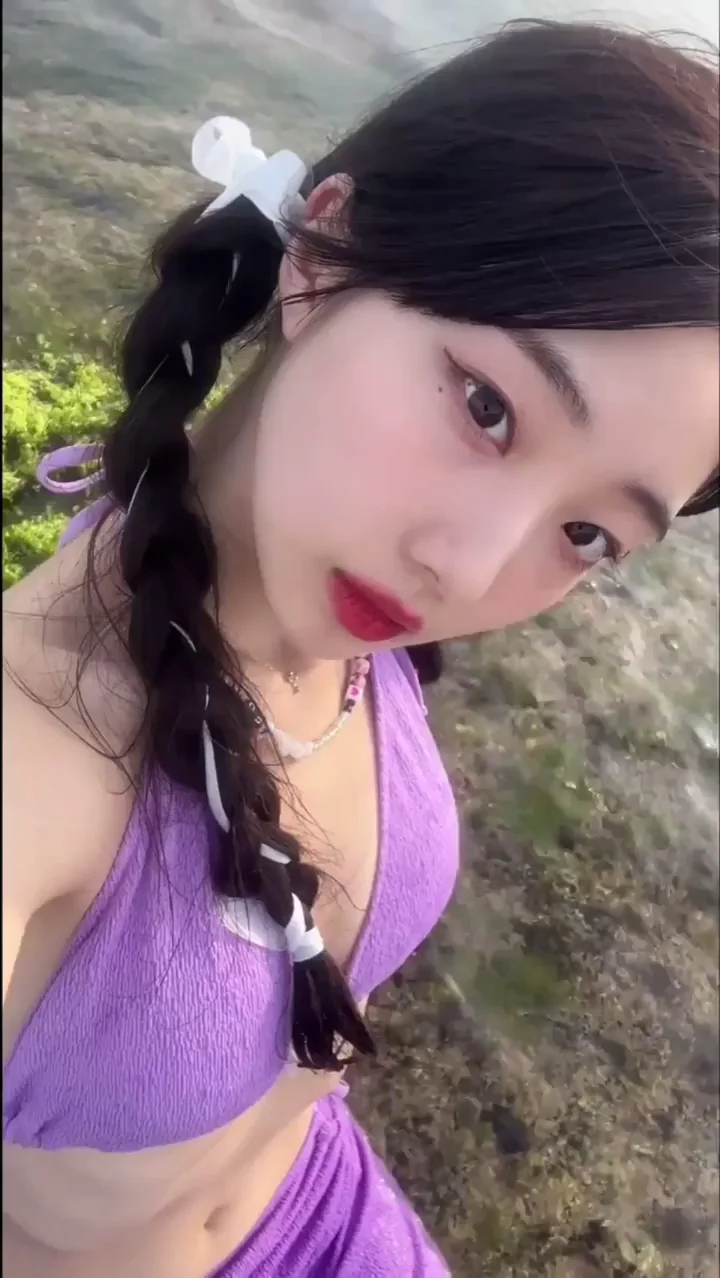Yeojin Loona Kpop Idol Bikini Beach Tease