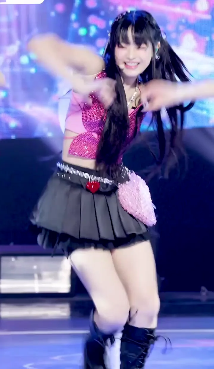 Hanni's Slutty Kpop Dance Tease 🔥💃🍑