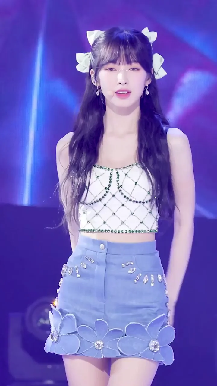 Arin from Oh My Girl Teases Ass in Tiny Skirt 😍🍑💦